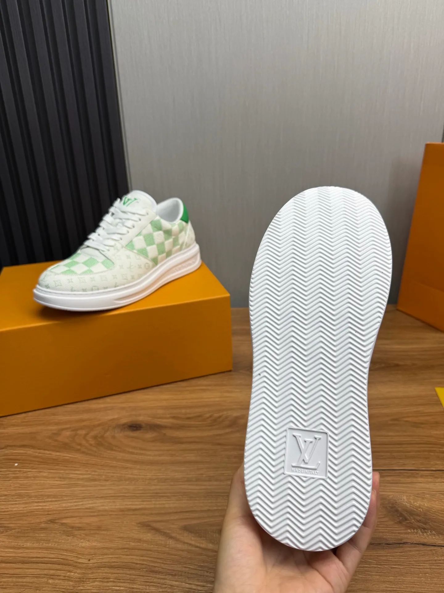 Men's shoes 💰840💰 LOUIS VUITTON [Luden Yiwei] The new trendy Lv is on the market 🎁, casual and fashionable men's shoes 👟 1:1 shipment ⬆️The upper is made of imported cowhide + cowhide mesh lining, the original wear-resistant rubber outsole, the version is simple and elegant, exclusive for trendy men. 38-45 (38.45 is non-refundable if made to order)